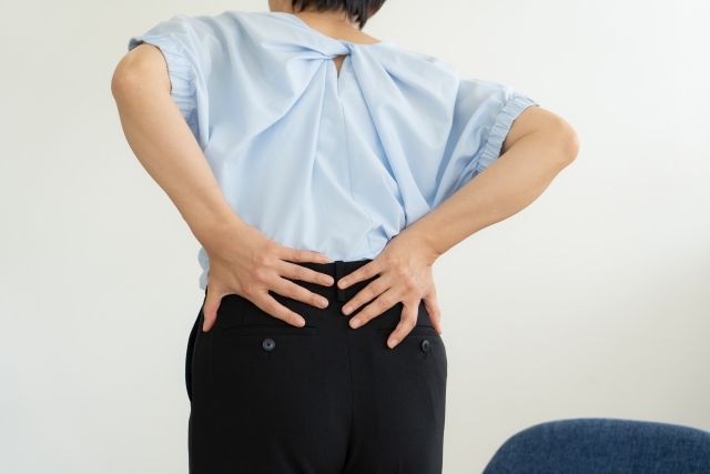 寒くなってきたこの季節に気をつけたい「腰痛予防」
